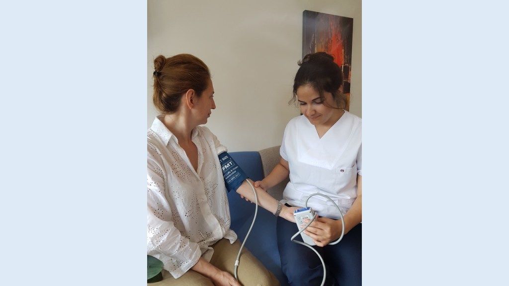 Holter tansiyon cihazı 24 saat kan basıncınızı otomatik ölçer